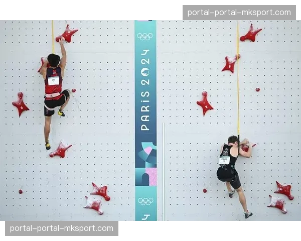 新闻发布会后,未能获得奥运资格的运动员独自在走廊徘徊